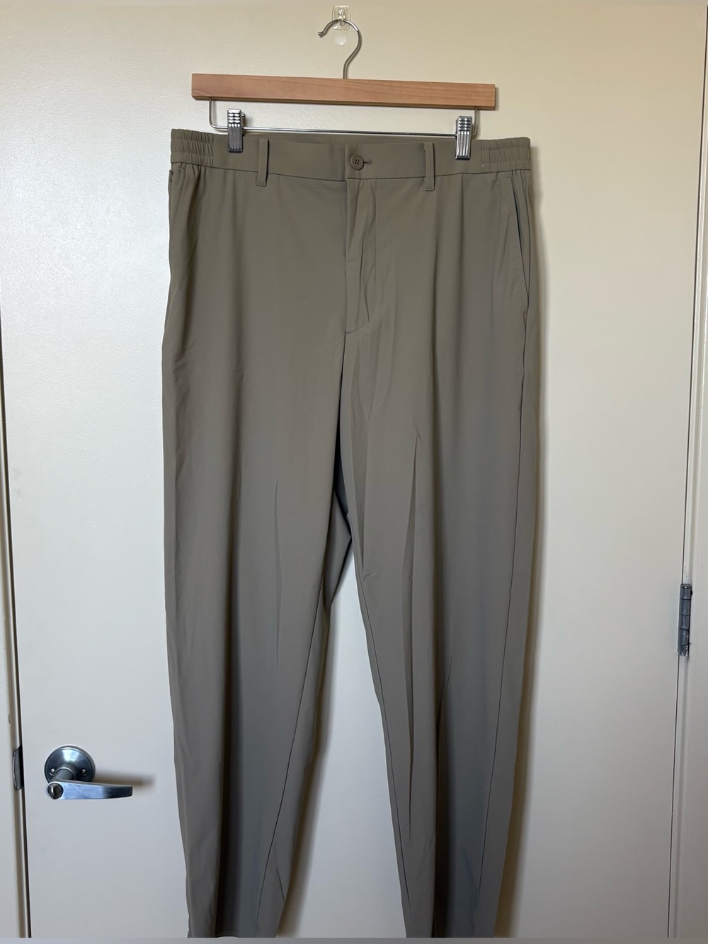 Uniqlo Men’s Tan Drawstring Slack Pants